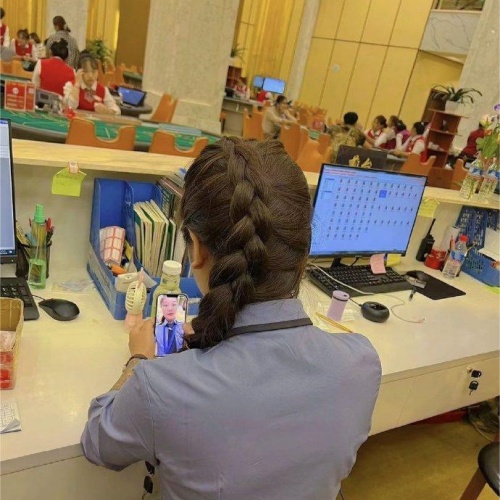 彩虹多多游戏冠军奖杯